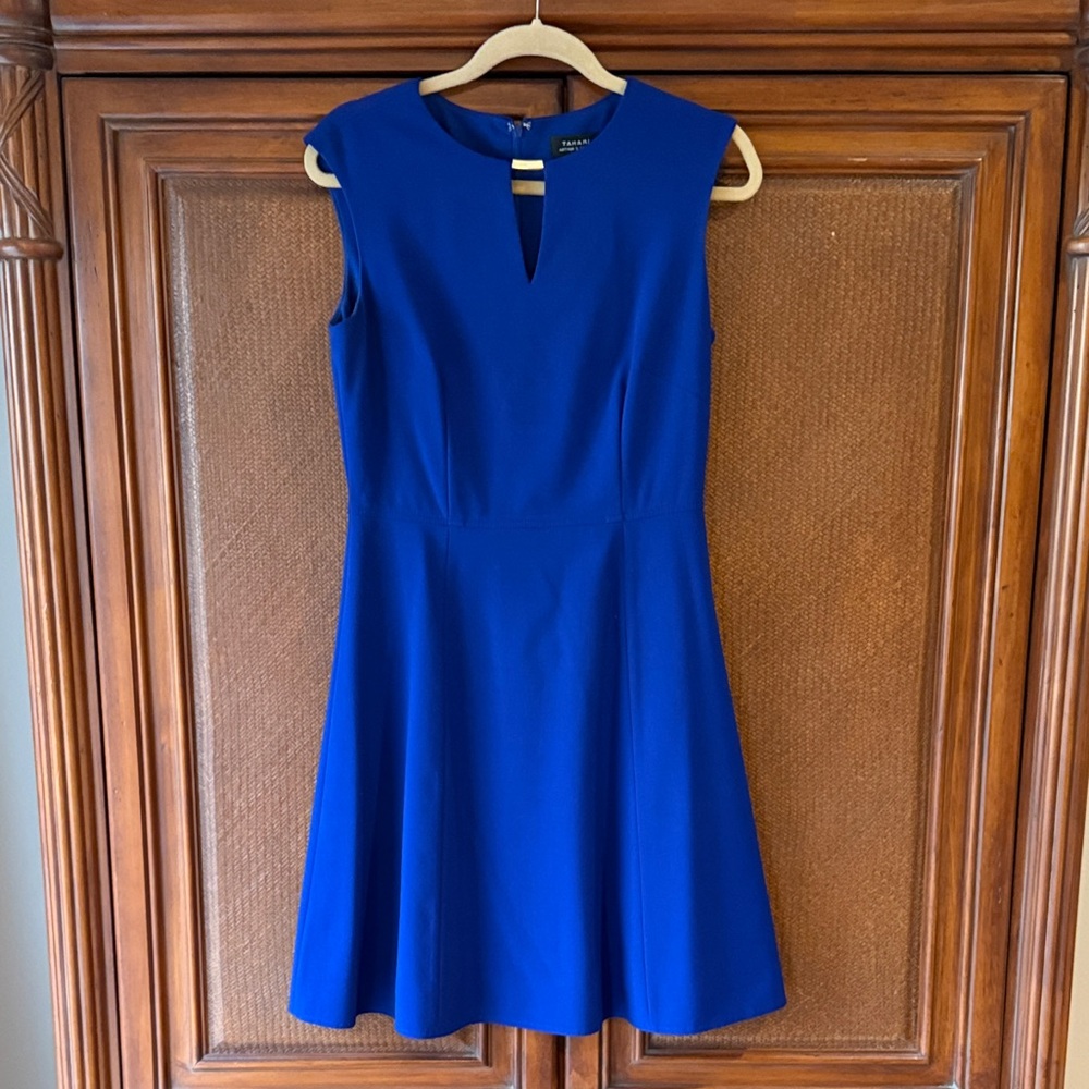 Tahari Elegant Blue Sleeveless Dress